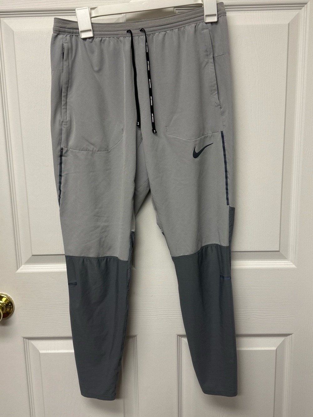 Nike Men’s Gray Dri-FIT Running Pants size Medium